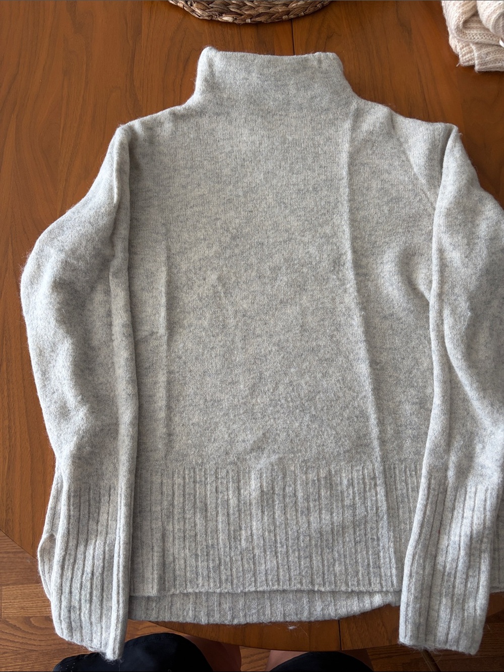 Cremieux Cozy Light Gray Turtleneck Sweater